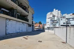 #25764 Negozio con deposito e area esterna