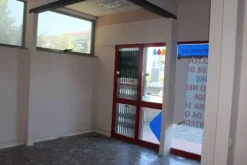#24437 Negozio con parcheggio
