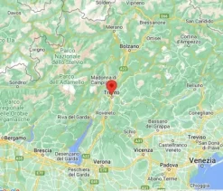 #22084 Negozio con posti auto