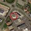 #2537305 Negozio con servizi in edificio polifunzionale