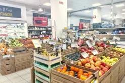 #2537369 Negozio e cantina in edificio polifunzionale