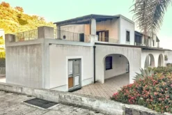 #2537369 Negozio e cantina in edificio polifunzionale