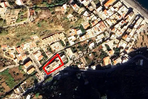 #2537369 Negozio e cantina in edificio polifunzionale