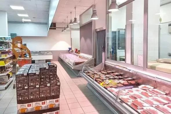 #2537369 Negozio e cantina in edificio polifunzionale