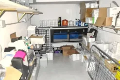 #25829 Negozio e deposito in edificio polifunzionale
