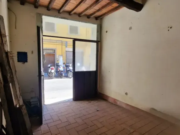 #2536955 Negozio in zona centrale