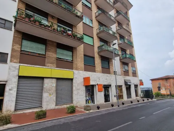 #2536550 Negozio in zona residenziale