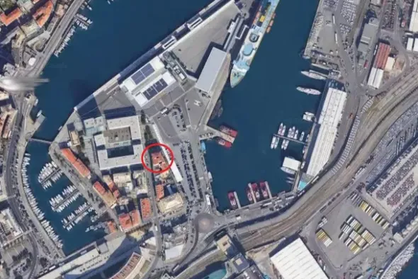 #23526 Negozio nel porto di Savona