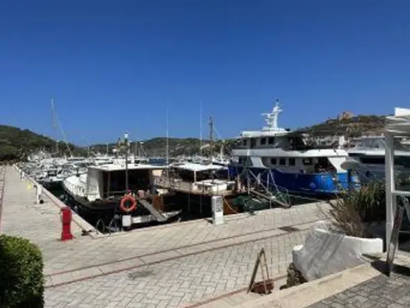 #24692 Negozio nel porto turistico