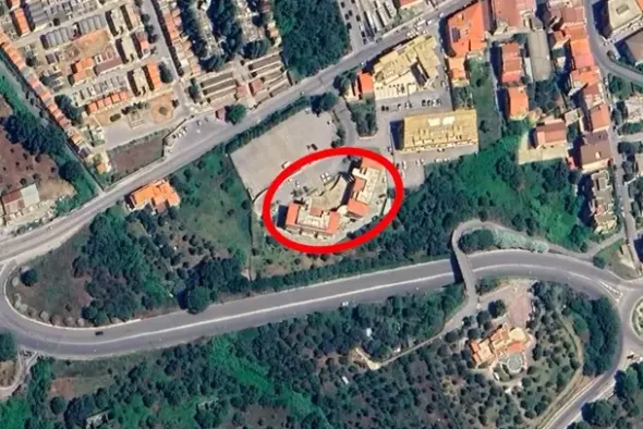 #2519023 Negozio piano seminterrato e parcheggio
