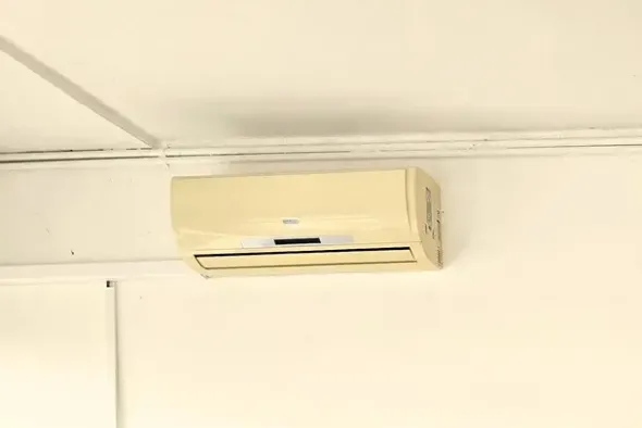 #25214 Negozio piano terra in edificio polifunzionale