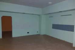#14699 Negozio seminterrato con zona parcheggio