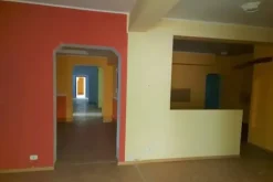 #14699 Negozio seminterrato con zona parcheggio
