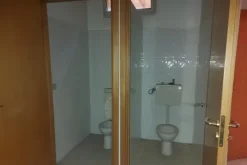 #14699 Negozio seminterrato con zona parcheggio