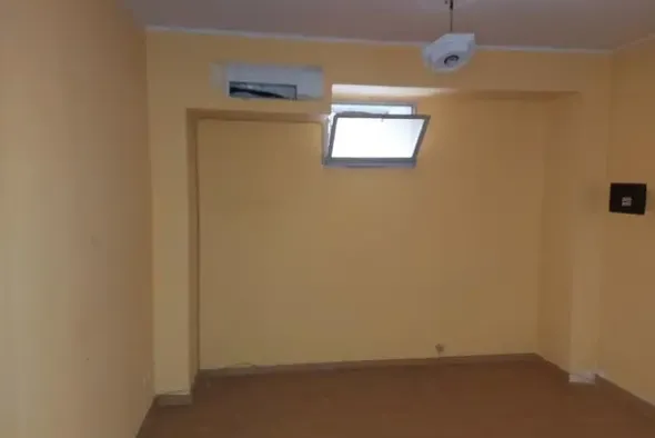 #14699 Negozio seminterrato con zona parcheggio