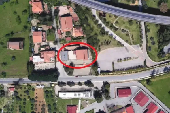 #14699 Negozio seminterrato con zona parcheggio