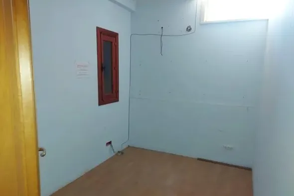 #14699 Negozio seminterrato con zona parcheggio