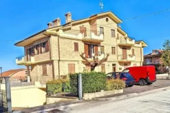 #2515100 Negozio (sub 12) in complesso polifunzionale