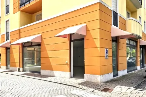 #2536116 Negozio (sub 207) in edificio polifunzionale
