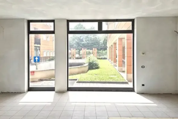#2536116 Negozio (sub 207) in edificio polifunzionale
