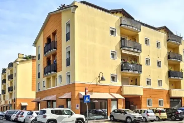 #2536110 Negozio (sub 10) in edificio polifunzionale