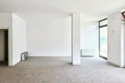 #2536110 Negozio (sub 10) in edificio polifunzionale