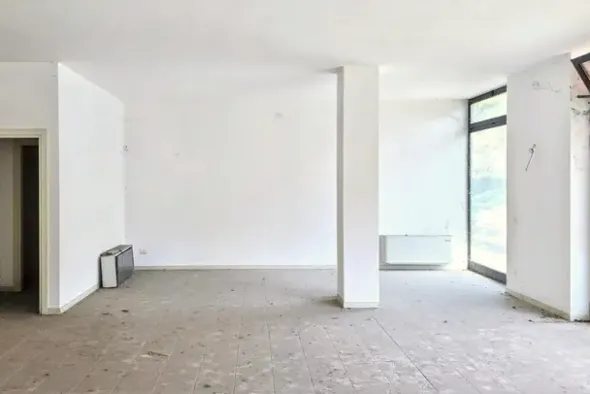 #2536110 Negozio (sub 10) in edificio polifunzionale
