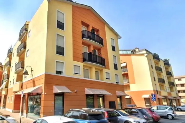 #2536118 Negozio (sub 249) in edificio polifunzionale