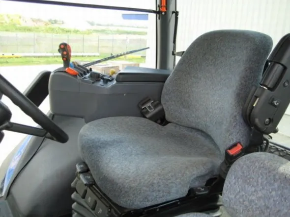New Holland T8040