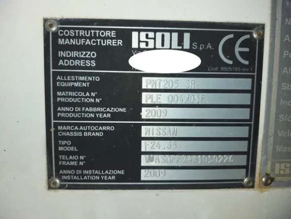 4#5641 Nissan Cabstar con piattaforma aerea Isoli