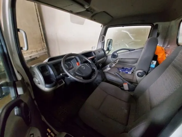 4#5641 Nissan Cabstar con piattaforma aerea Isoli