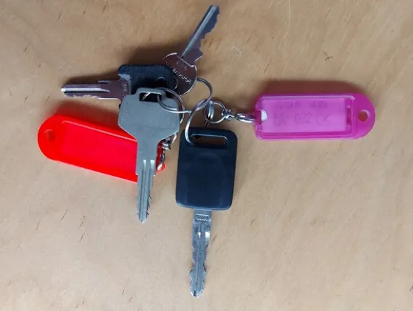 4#5641 Nissan Cabstar con piattaforma aerea Isoli