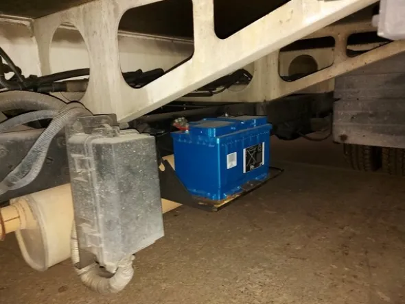 4#5641 Nissan Cabstar con piattaforma aerea Isoli