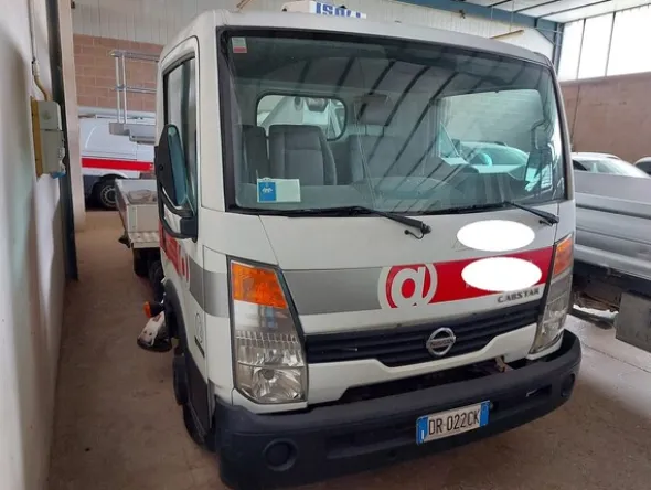 4#5641 Nissan Cabstar con piattaforma aerea Isoli