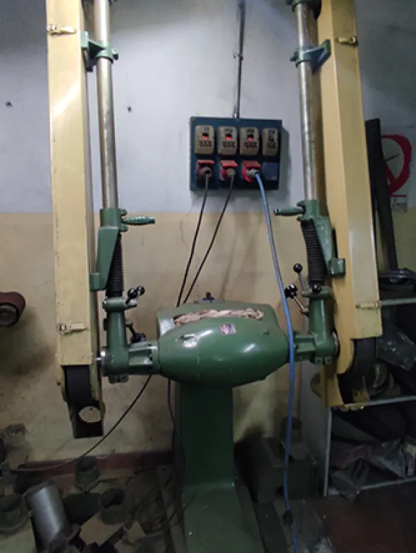 Officina meccanica artigianale completa in vendita.