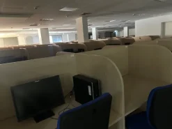 offro postazioni e sedie ufficio in ottimo stato