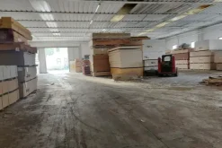 #19551 Opificio con corte esterna e frustoli di terreno