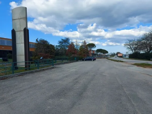 #15981 Opificio con uffici e alloggio custode