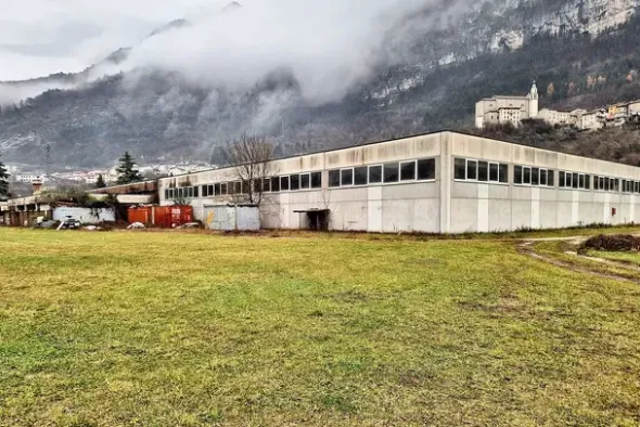 #22750 Opificio con uffici e terreni di pertinenza