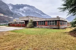 #22750 Opificio con uffici e terreni di pertinenza