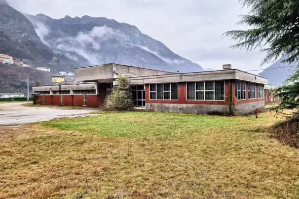 #22750 Opificio con uffici e terreni di pertinenza