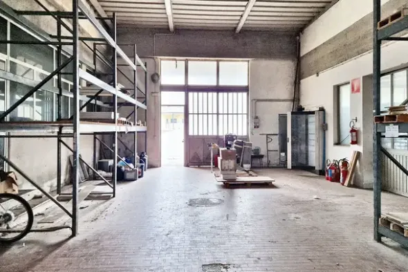 #22750 Opificio con uffici e terreni di pertinenza