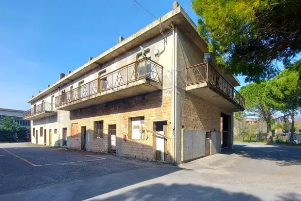 #23430 Opificio industriale con pertinenze e terreni