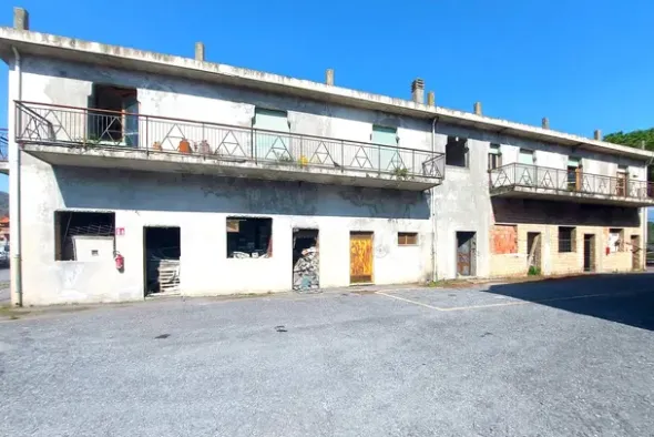 #23430 Opificio industriale con pertinenze e terreni