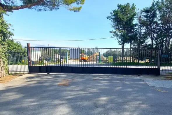 #23430 Opificio industriale con pertinenze e terreni