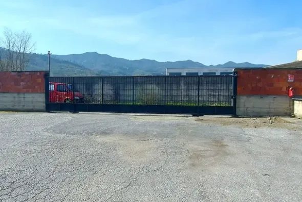 #23430 Opificio industriale con pertinenze e terreni