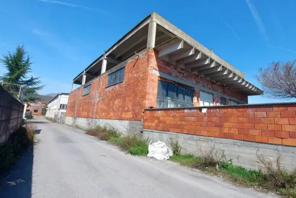 #23430 Opificio industriale con pertinenze e terreni