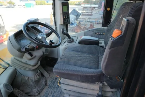 24#2431 Pala caricatrice New Holland W 190