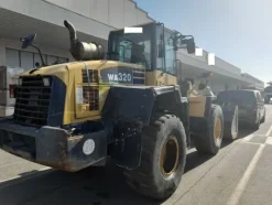 7#8084 Pala gommata articolata Komatsu WA 320-5