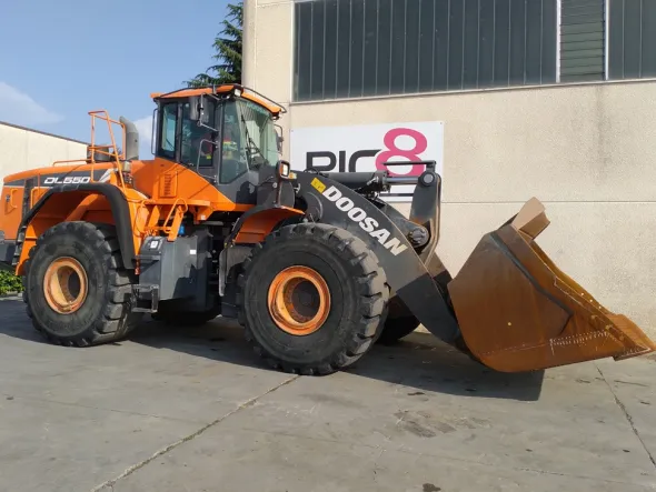 Pala gommata Doosan DL550-5